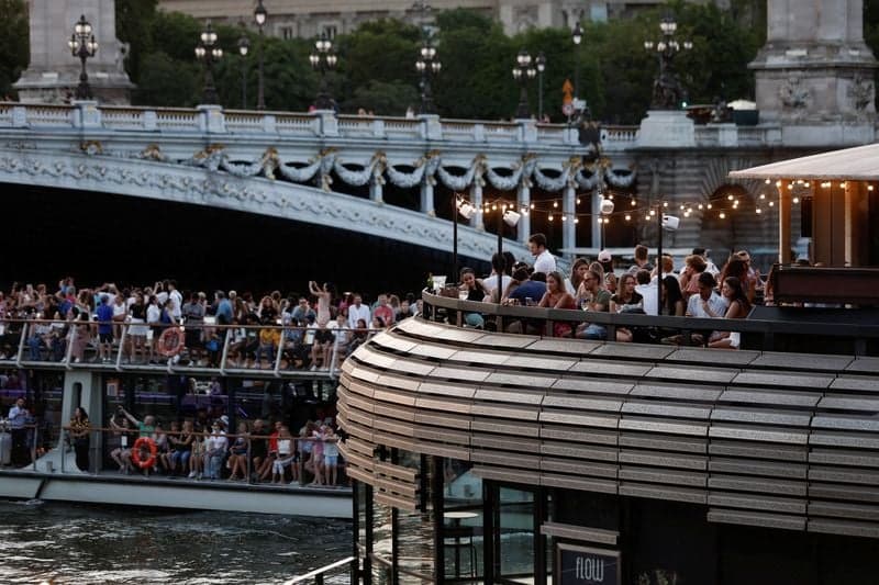 Image for France's private sector contracts for ninth month in May, PMI shows