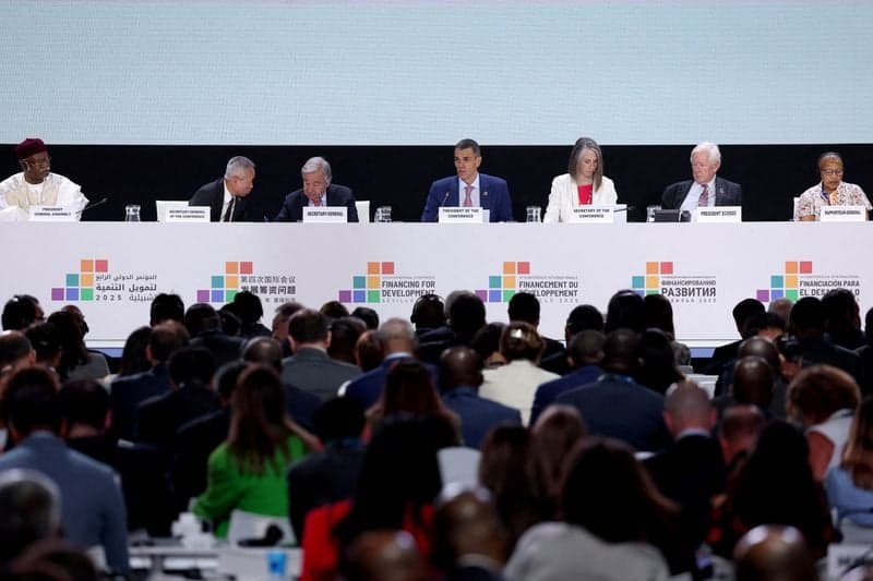 Image for Global leaders pledge development push as US shuns UN summit