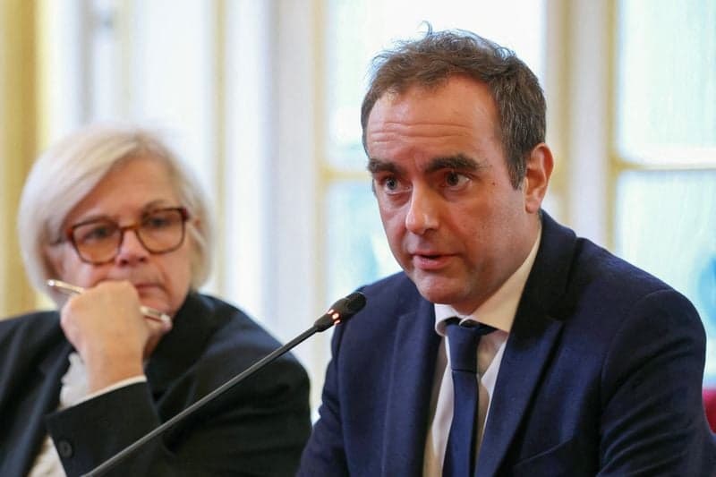 Featured image for article about Headlines