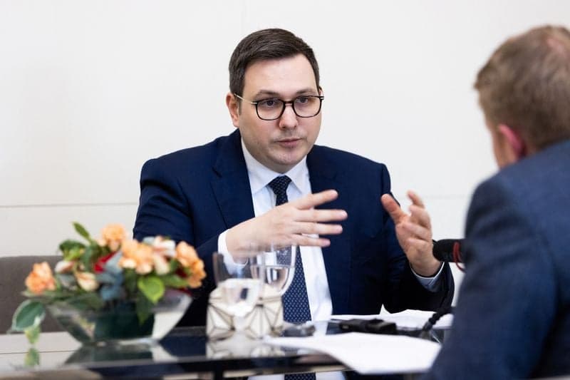 Featured image for article about Headlines