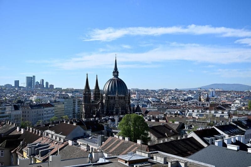 Image for Austria hails 'brain gain' in luring 25 academics away from US after cuts