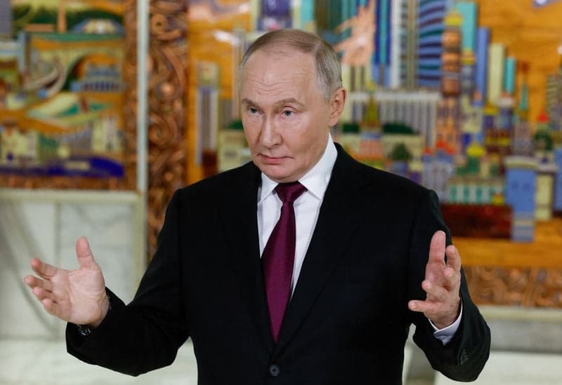 Putin tells army to press on with campaign to take southern Ukrainian region