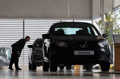 Russian car sales fall 15.6% in 2025 after two years of recovery