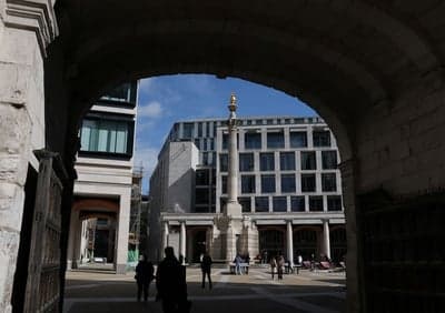 London's FTSE 100 flat as investors await US inflation data; oil stocks rise