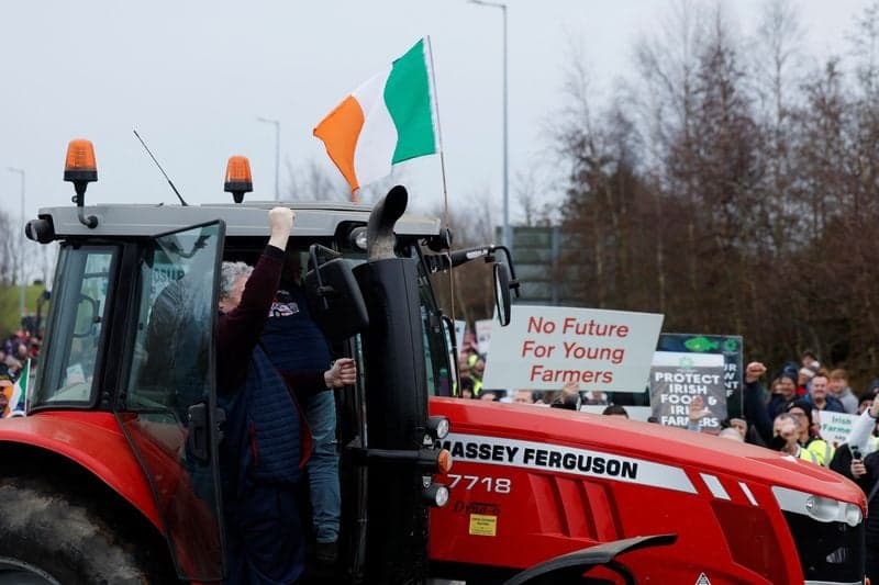 Thousands of Irish farmers protest against EU-Mercosur trade deal