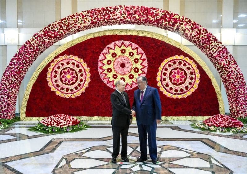 Image for Russia's Putin arrives for summit meetings in Tajikistan in Central Asia