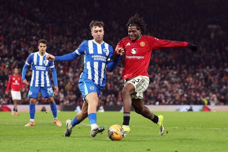 Soccer-Martinelli hat-trick sends Arsenal past Portsmouth in FA Cup, Man Utd beaten