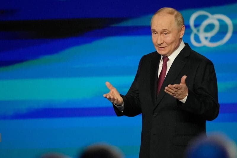 Featured image for article about Headlines