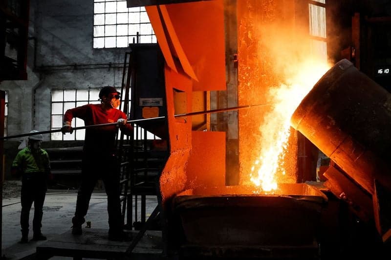 Spain's manufacturing sector slips into contraction in December, PMI shows