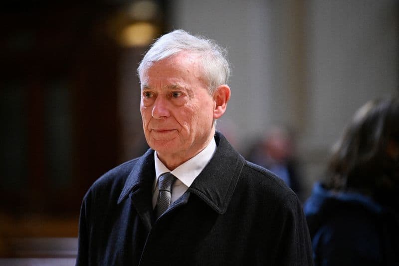 Featured image for article about Headlines