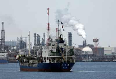 Image for Oil prices settle down 2.5% on signs Middle East exports recovering