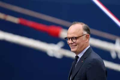 Image for As far right eyes Elysee, French centrists pledge growth-friendly budget restraint