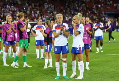 Image for Soccer-England captain Williamson blames England's poor defending on emotions