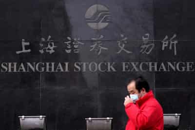 Image for Surging bond yields push Asian shares to one-month lows