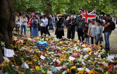 Image for ‘Once in a lifetime event’: London queues to pay respects to Queen Elizabeth