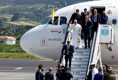 Image for Pope's return home from Spain delayed as plane suffers technical issue