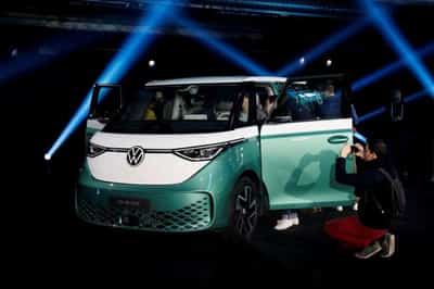 Image for Volkswagen keeps outlook, says Porsche IPO on track
