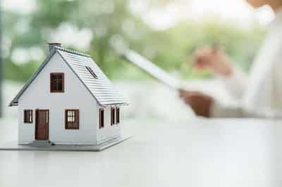 Image for What does a real estate agent do?