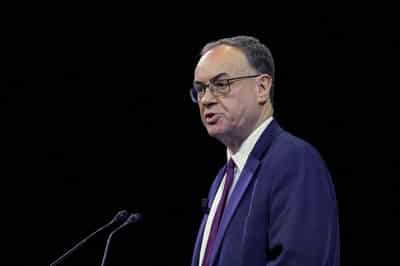 Image for BoE's Bailey sticks with 'careful' rate cut view as uncertainty deepens