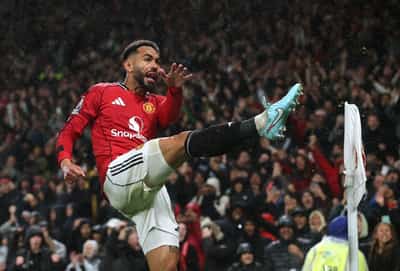 Image for Soccer-Man United breathe life into season with Chelsea victory