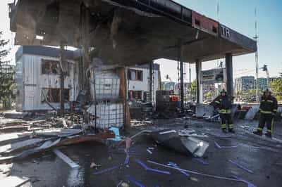Image for Russian forces hit Kyiv petrol station, injuring four