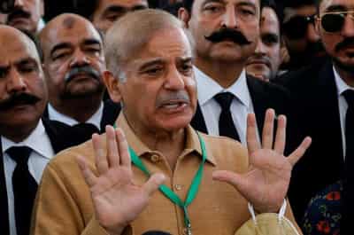 Image for Pakistan parliament elects Sharif PM as Khan MPs quit en masse