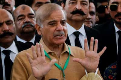 Image for Pakistan parliament elects Sharif PM as Khan MPs quit en masse