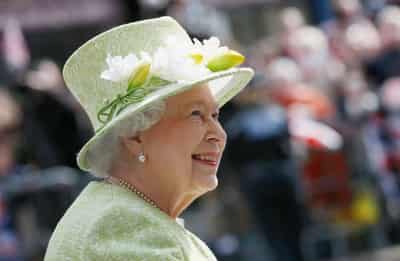 Image for Elizabeth, the queen who moved with a changing world
