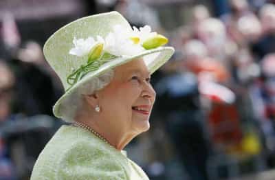 Image for Elizabeth, the queen who moved with a changing world