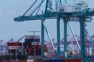 Image for Trump to ask Supreme Court to save tariffs but faces tough legal questions