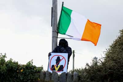 Image for Britain seeks compromise over blocked Orange Order march in Northern Ireland