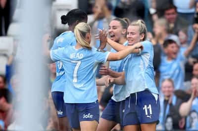 Image for Soccer-Manchester City beat hapless Arsenal 4-2 to stay top of WSL