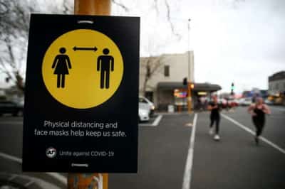 Image for New Zealand should only reopen border in early 2022, panel advises
