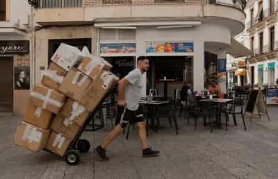 Image for Spain’s October jobless rises by 1.04% from September to 2.60 million