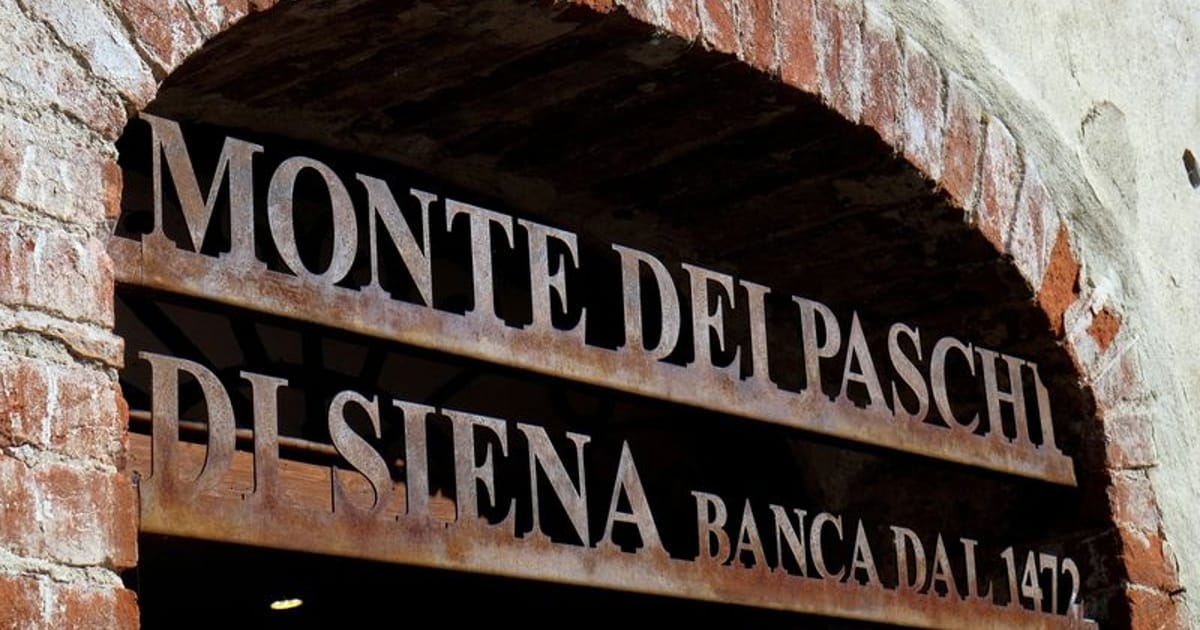 Italy says won't sell MPS stake before M&A battle concluded