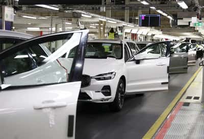 Image for Volvo Cars' operating profit falls in Q1