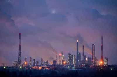 Image for Oil eases on lackluster Chinese import data, U.S. economy woes