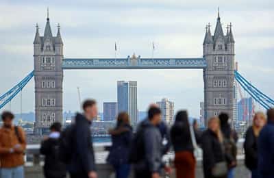 Image for UK's accelerating wage growth highlights BoE's inflation caution