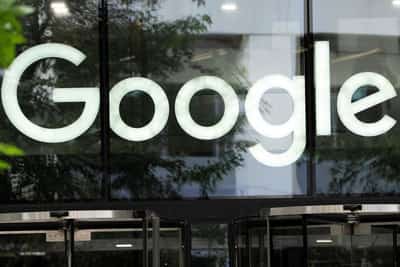 Image for UK steps up scrutiny of Apple and Google over mobile platforms