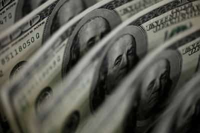 Image for U.S. dollar struggles, pound hits one-year high