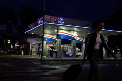 Image for Hungary's MOL seeks extension to finalise talks to buy Serbia's NIS, Serbian energy minister says