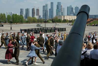 Image for Russia declares ceasefire to mark WWII anniversary
