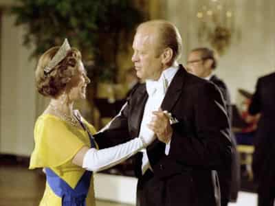Image for Queen Elizabeth’s reign featured enchiladas with Reagan, dancing with Ford
