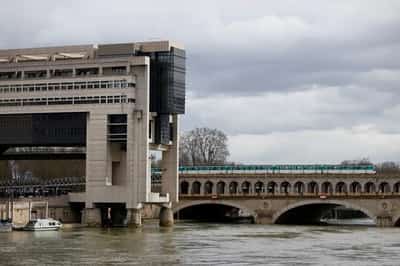 Image for France ‘dangerously exposed’ in case of economic shock, national audit office says