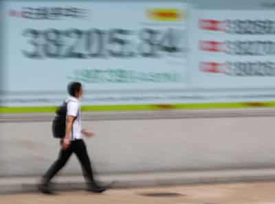 Image for Stocks mostly flat but earnings a positive; gold drops 5%