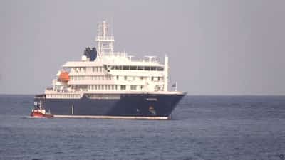 Image for Passengers on hantavirus-stricken ship sway between fear, boredom