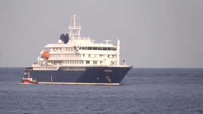 Image for Passengers on hantavirus-stricken ship sway between fear, boredom