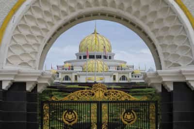 Image for Malaysia&#8217;s king to meet political leaders as search for new PM begins