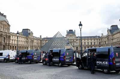 Image for Louvre heist suspects 'partially admit' involvement, stolen jewels still missing
