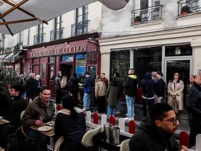 Image for French services sector contracted in June by more than forecast, PMI shows